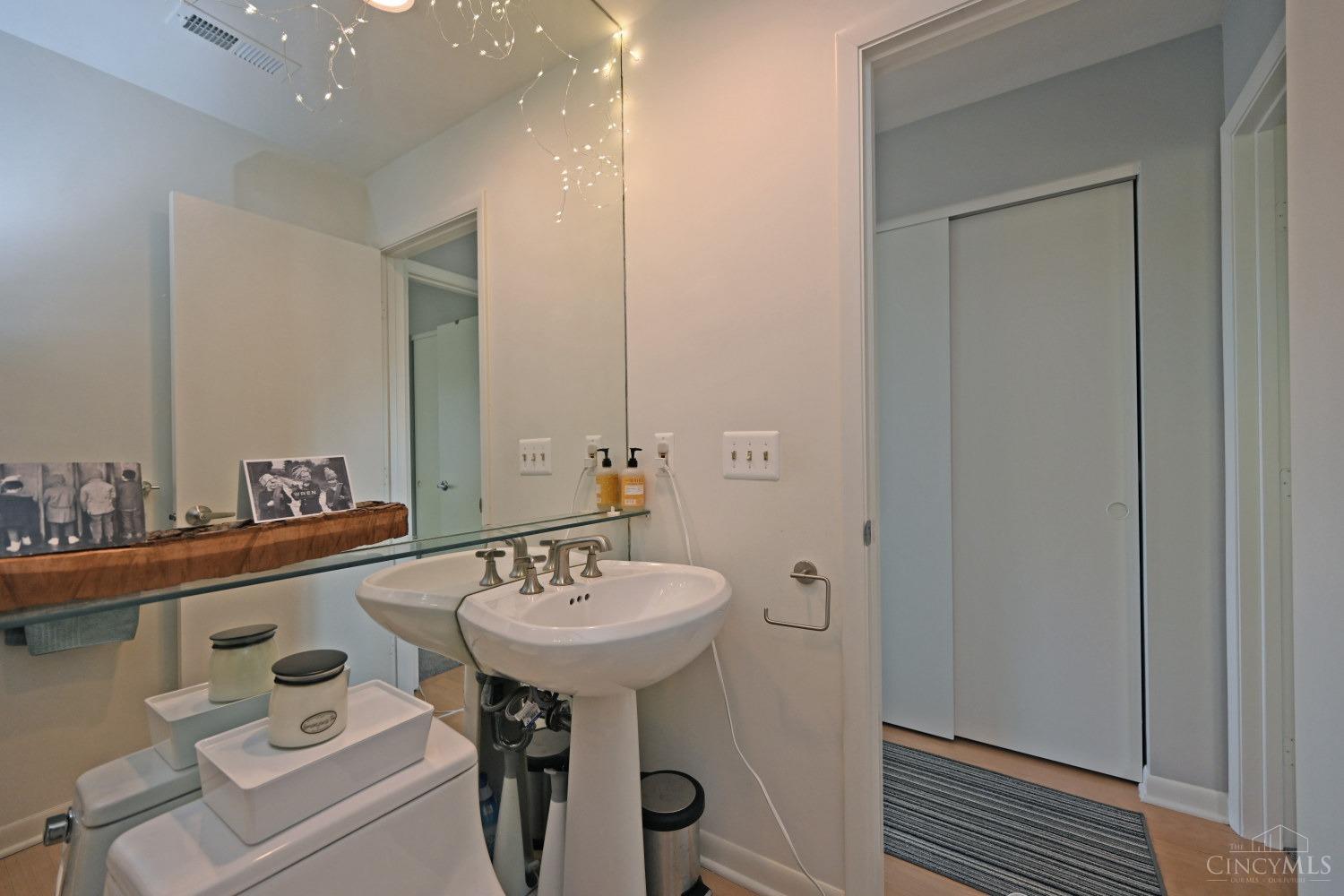 2600 Cleinview Avenue Unit: 8