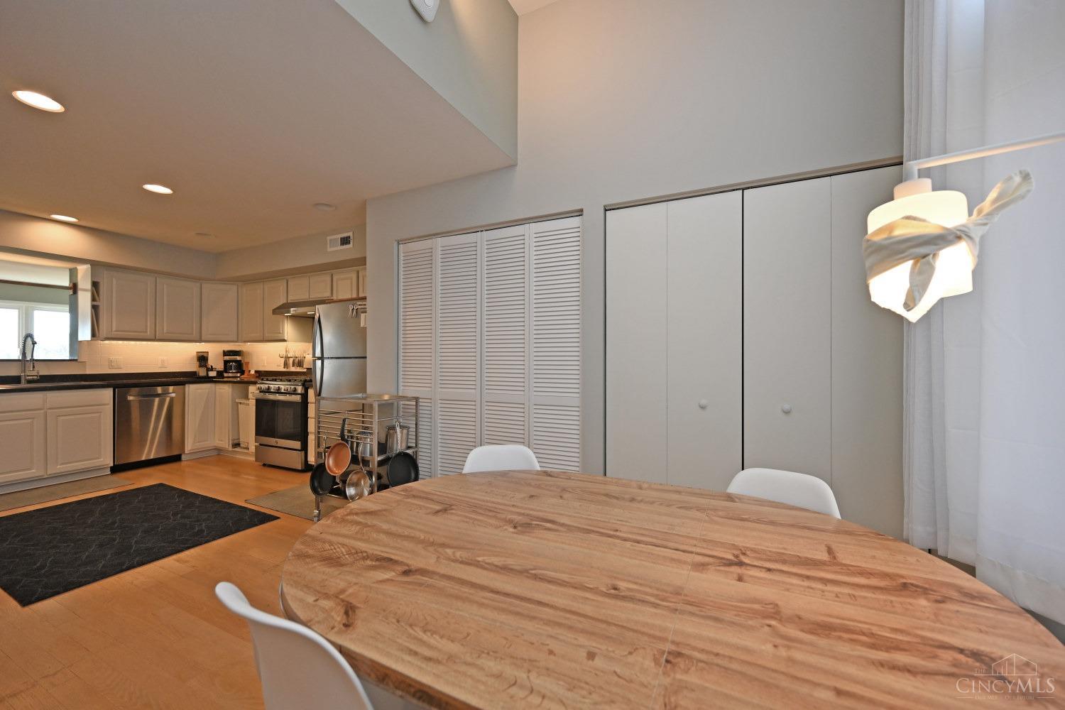2600 Cleinview Avenue Unit: 8
