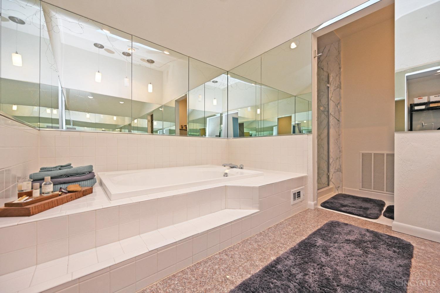 2600 Cleinview Avenue Unit: 8