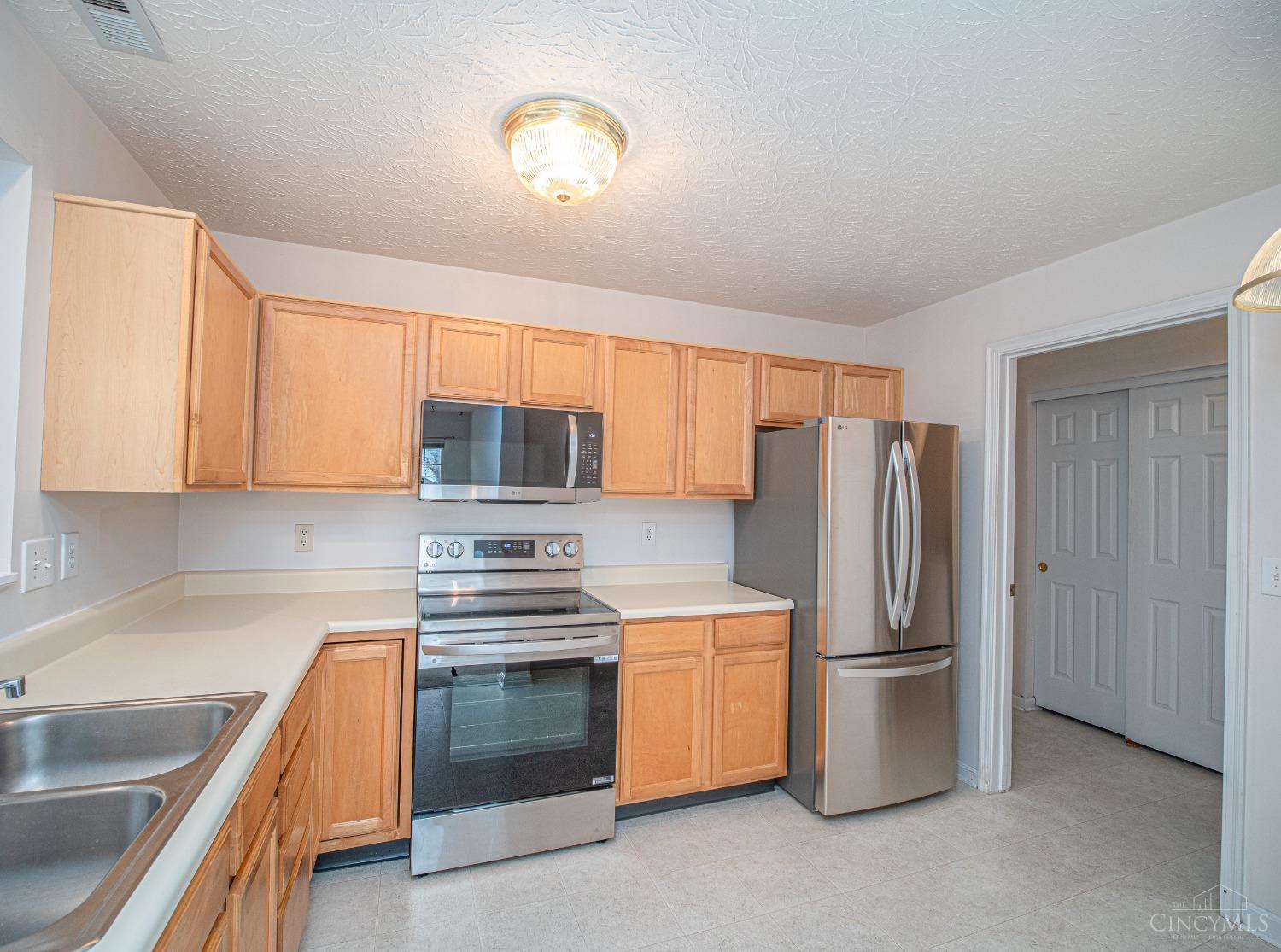 6283 Lakesprings Drive