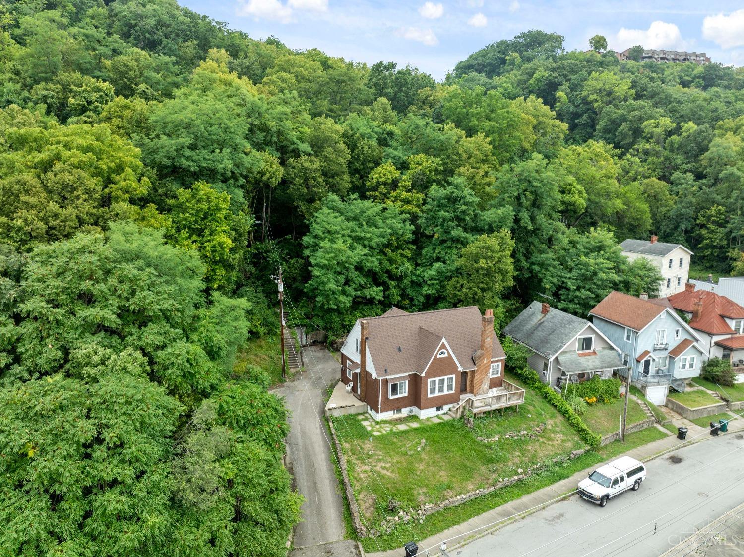2722 River Road
