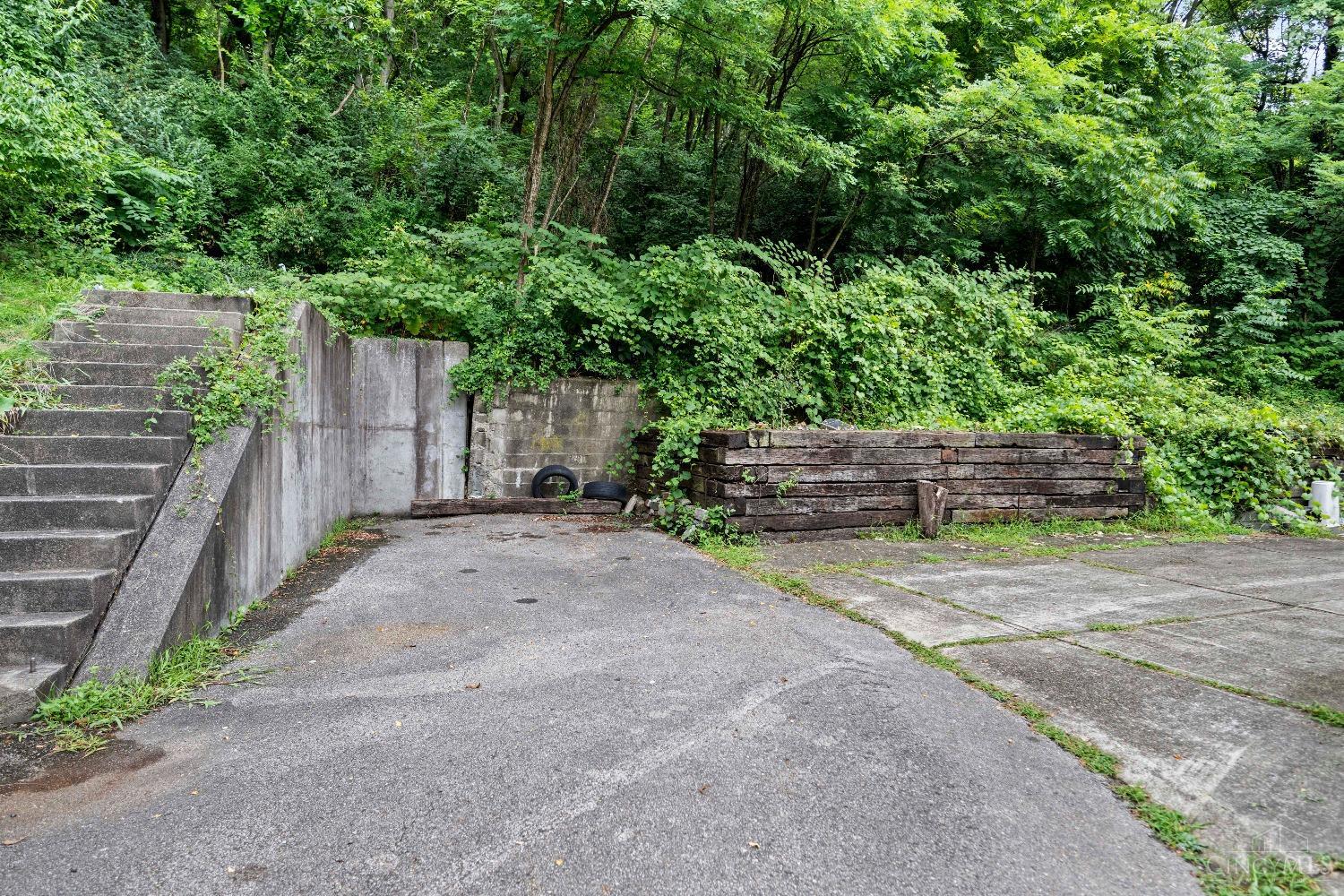 2722 River Road