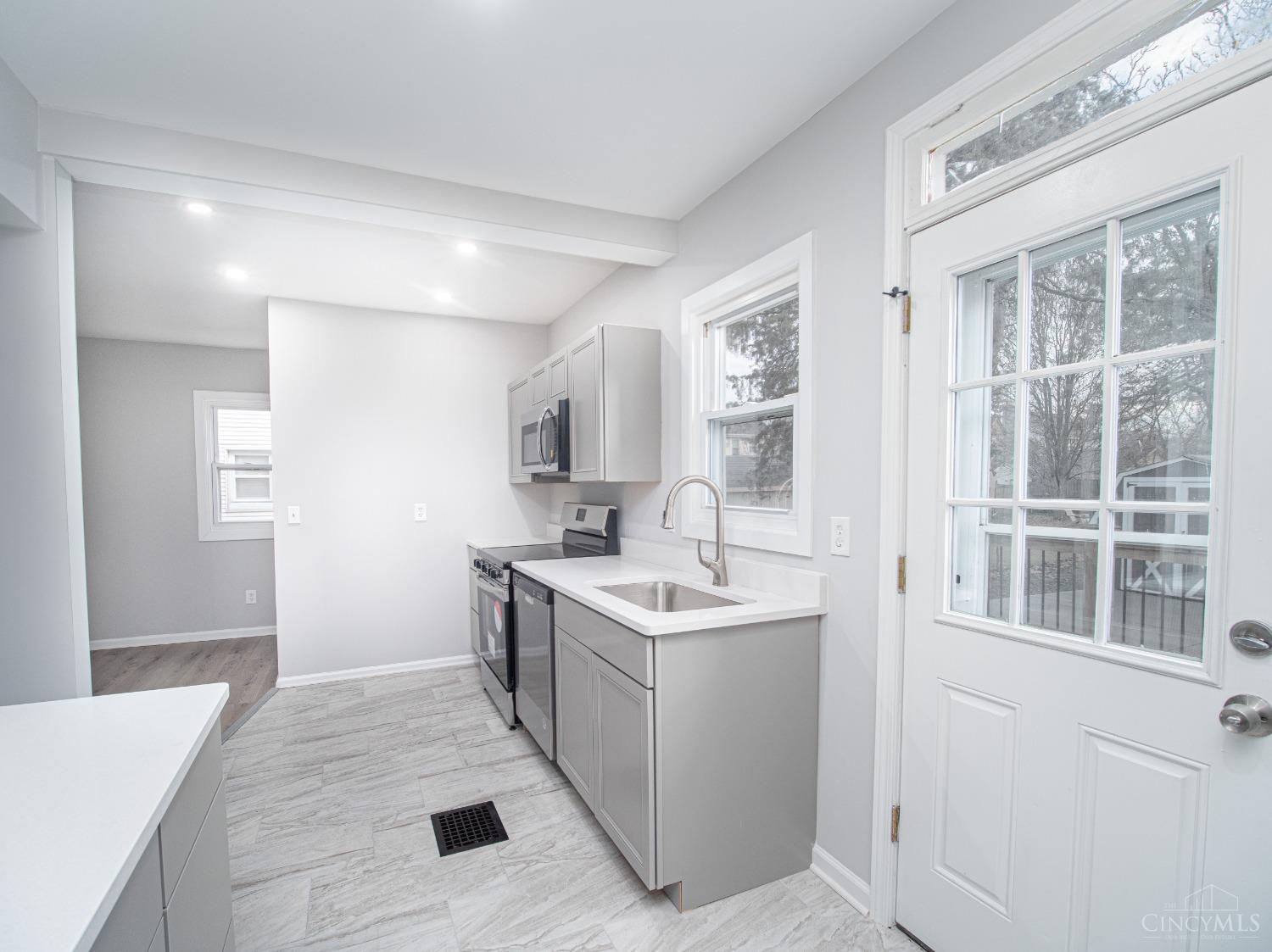 3264 Lakeview Street