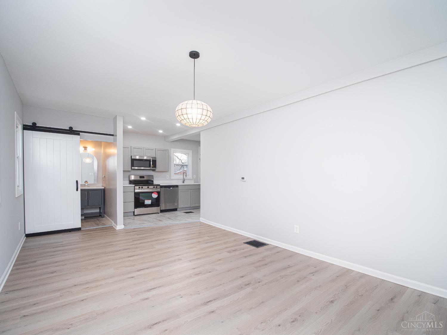 3264 Lakeview Street