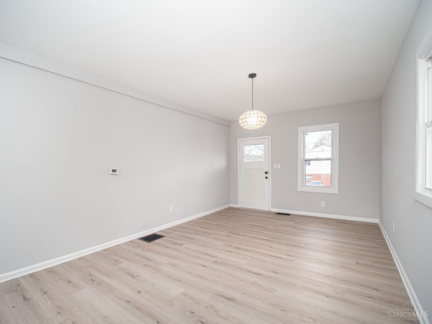 3264 Lakeview Street