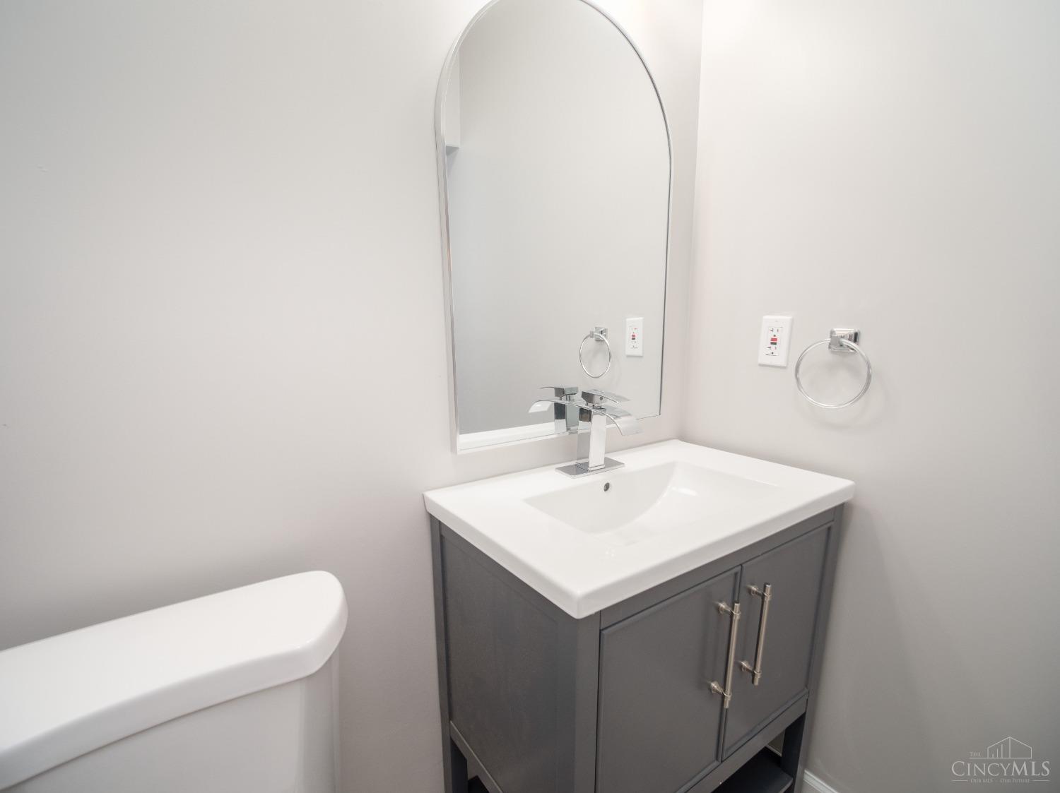 3264 Lakeview Street