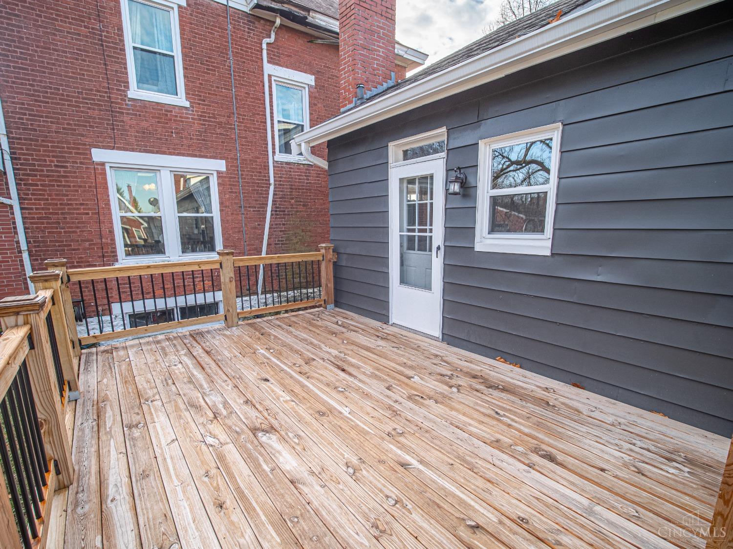 3264 Lakeview Street