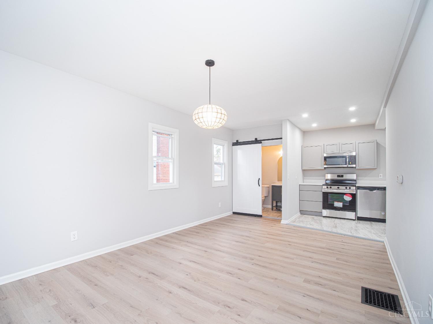 3264 Lakeview Street