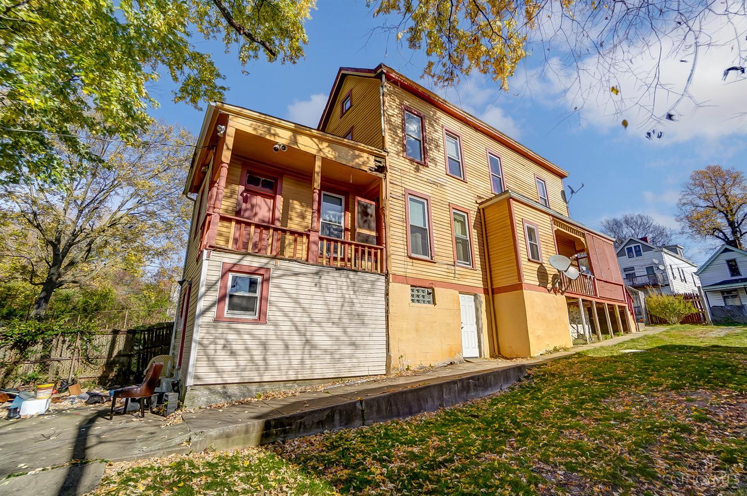 939 Wells Street