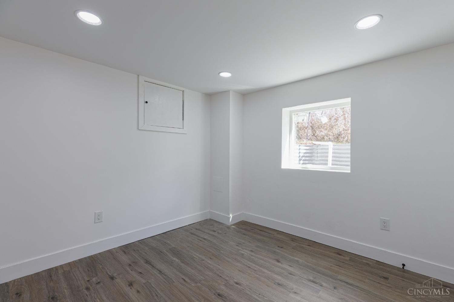 2440 St Albans Avenue