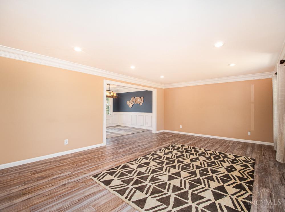 6042 Eastridge Lane