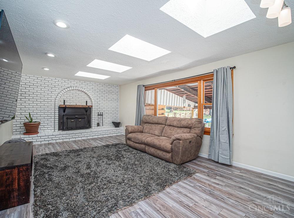 6042 Eastridge Lane