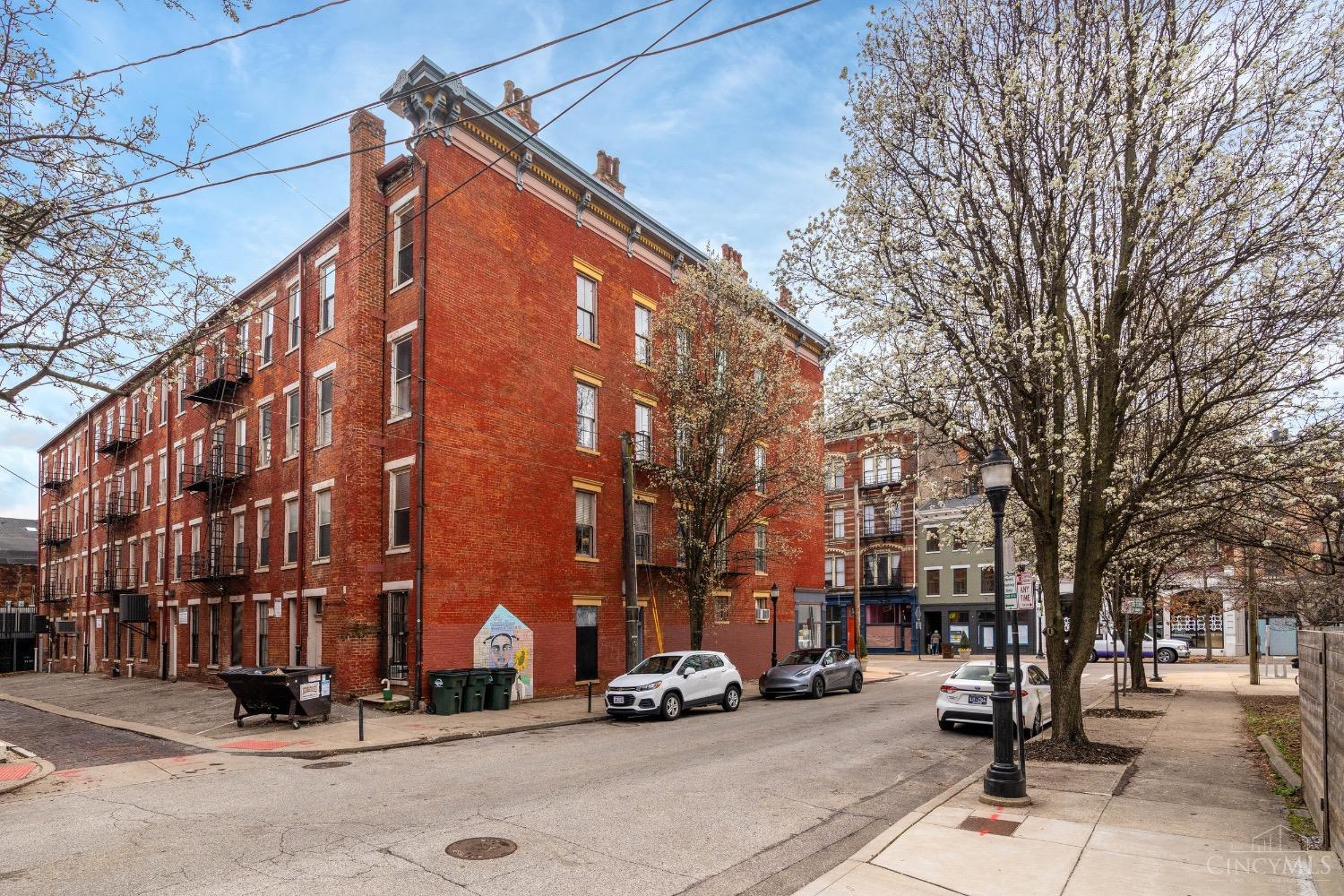 1420 Main Street Unit: 3F