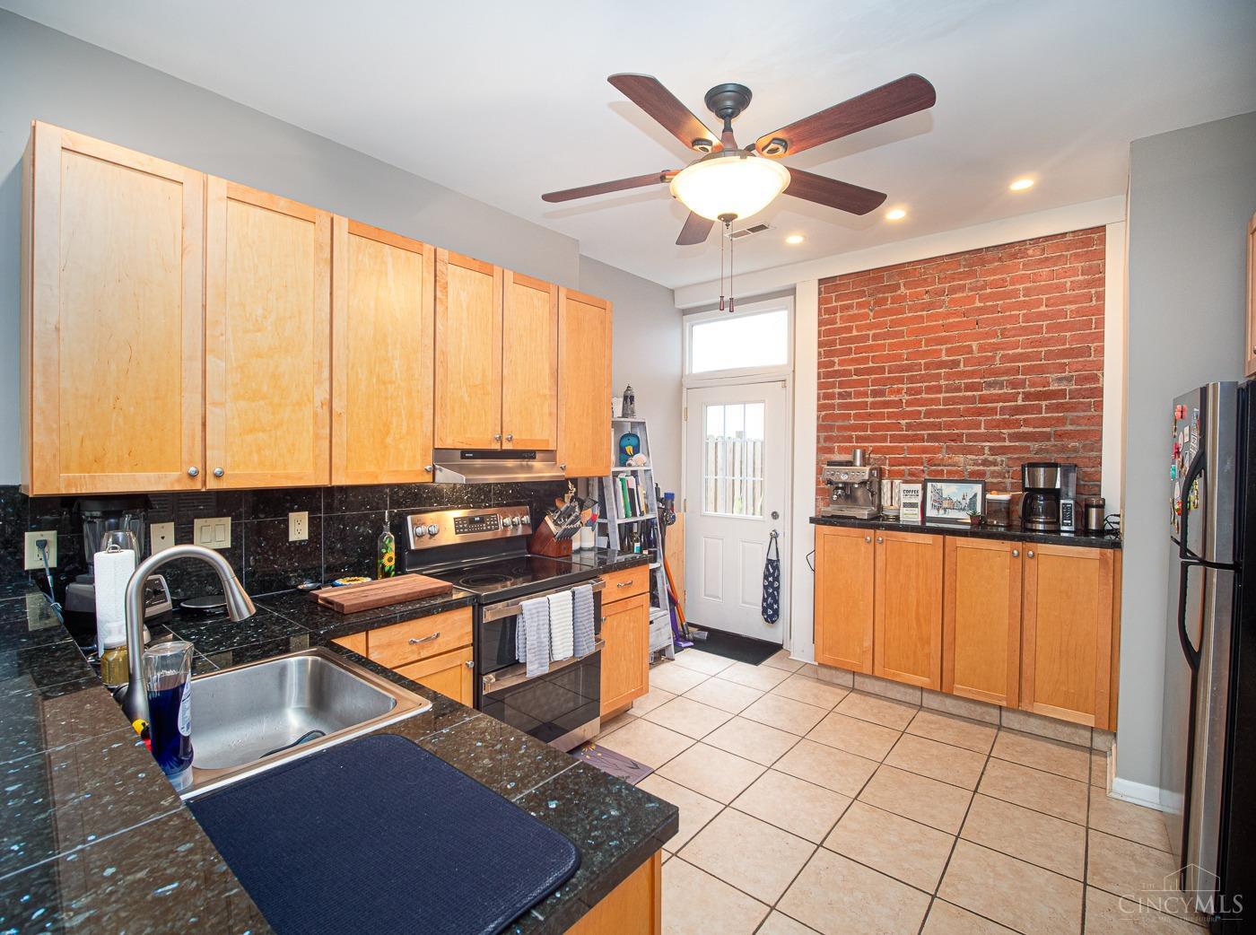 2100 Sinton Avenue 15