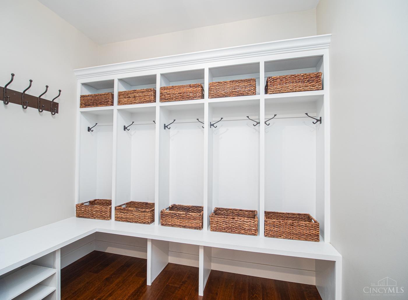 5393 Kings Ridge Way