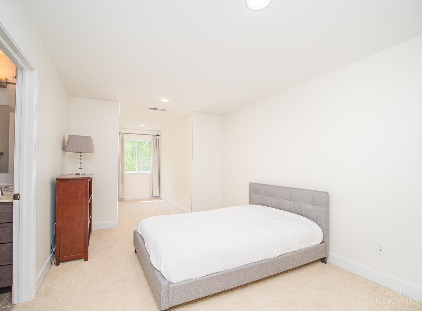 5393 Kings Ridge Way