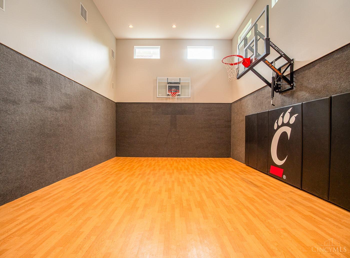 5393 Kings Ridge Way