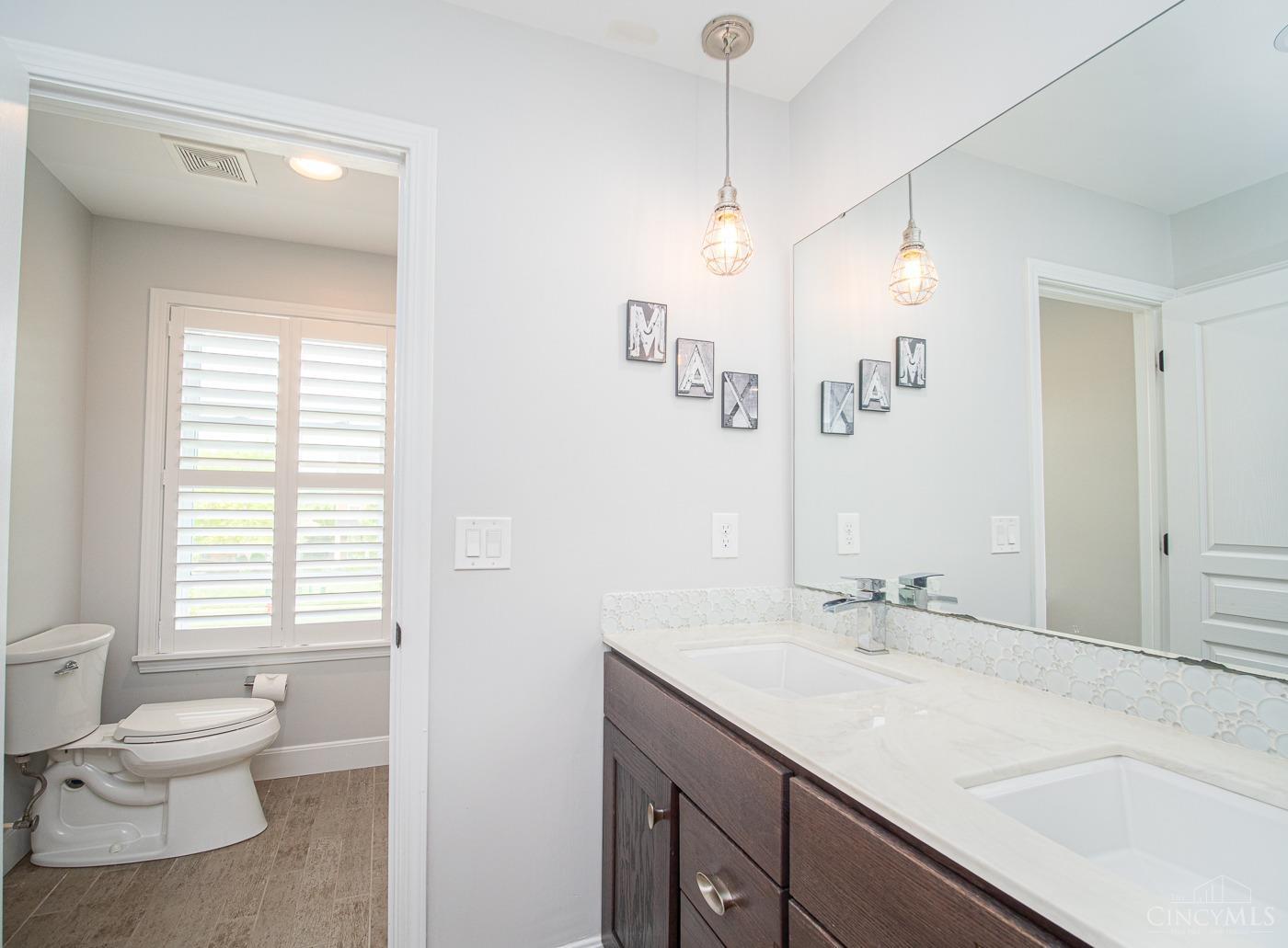 5393 Kings Ridge Way