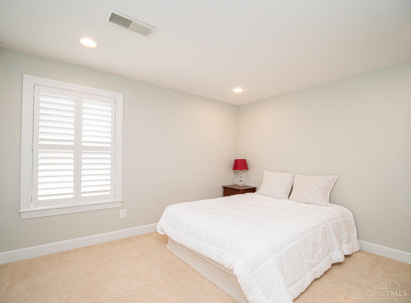 5393 Kings Ridge Way