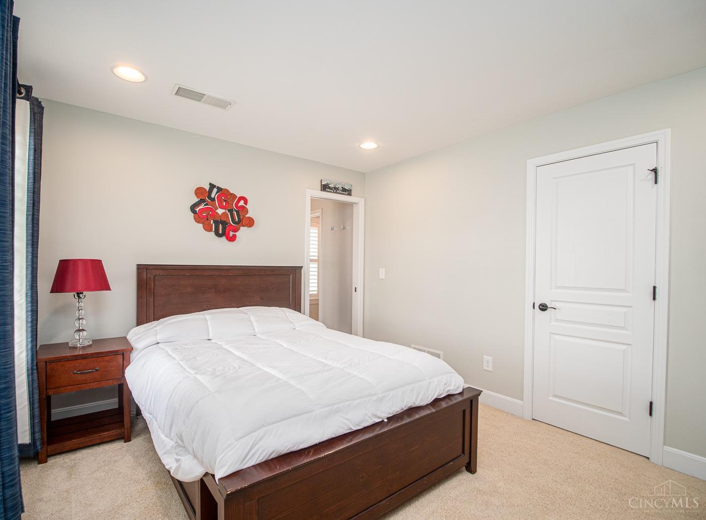 5393 Kings Ridge Way