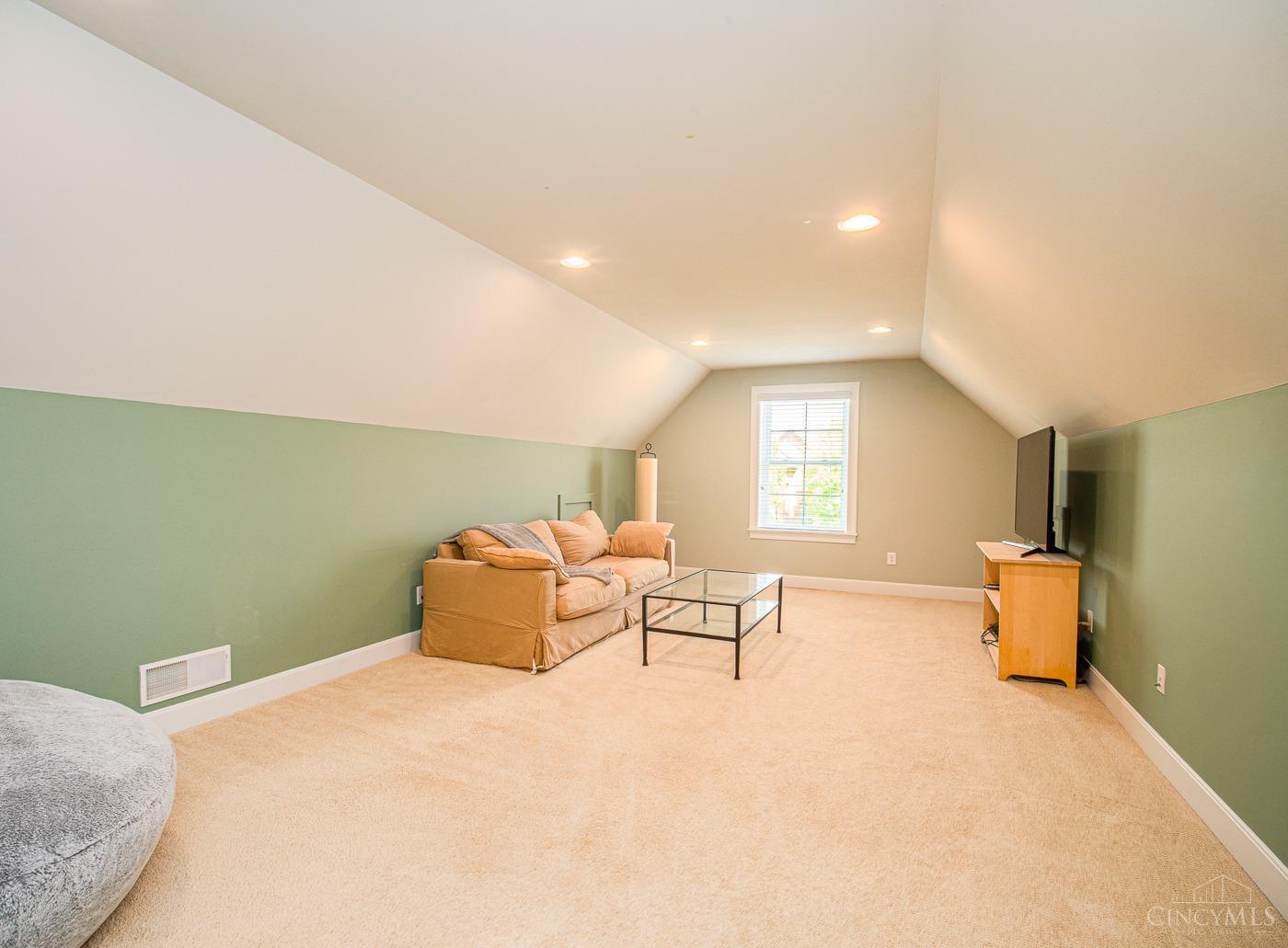 5393 Kings Ridge Way