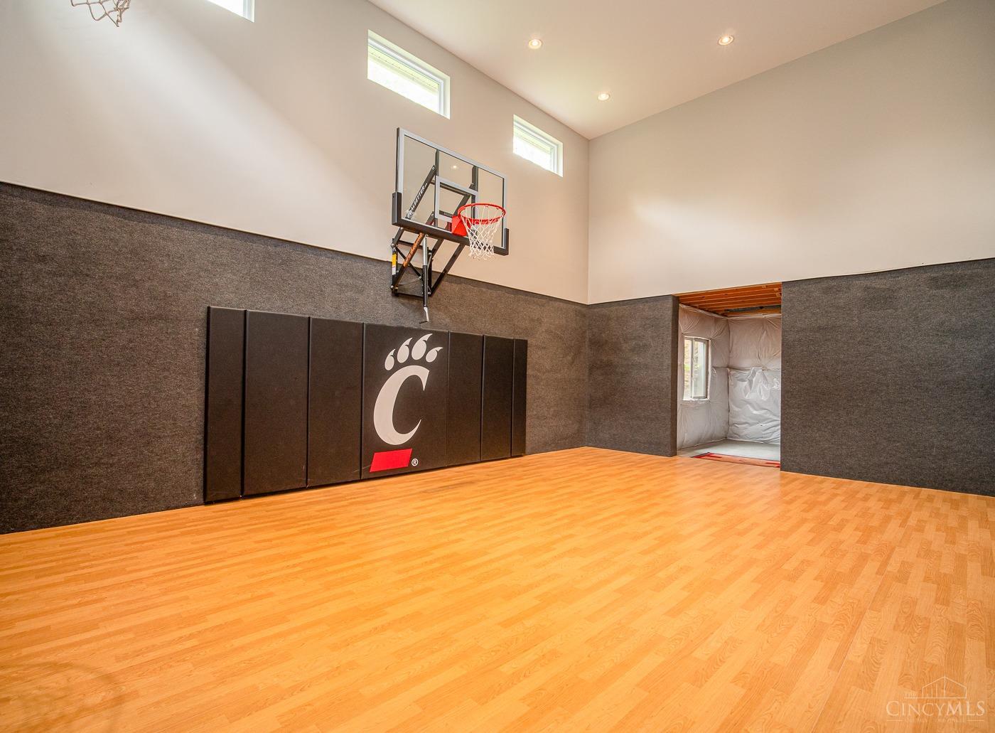 5393 Kings Ridge Way