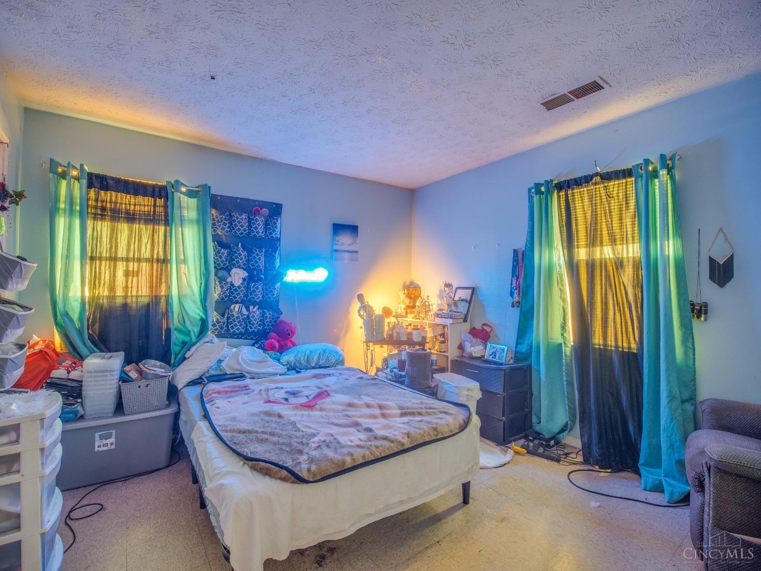 1941 Chaucer Drive