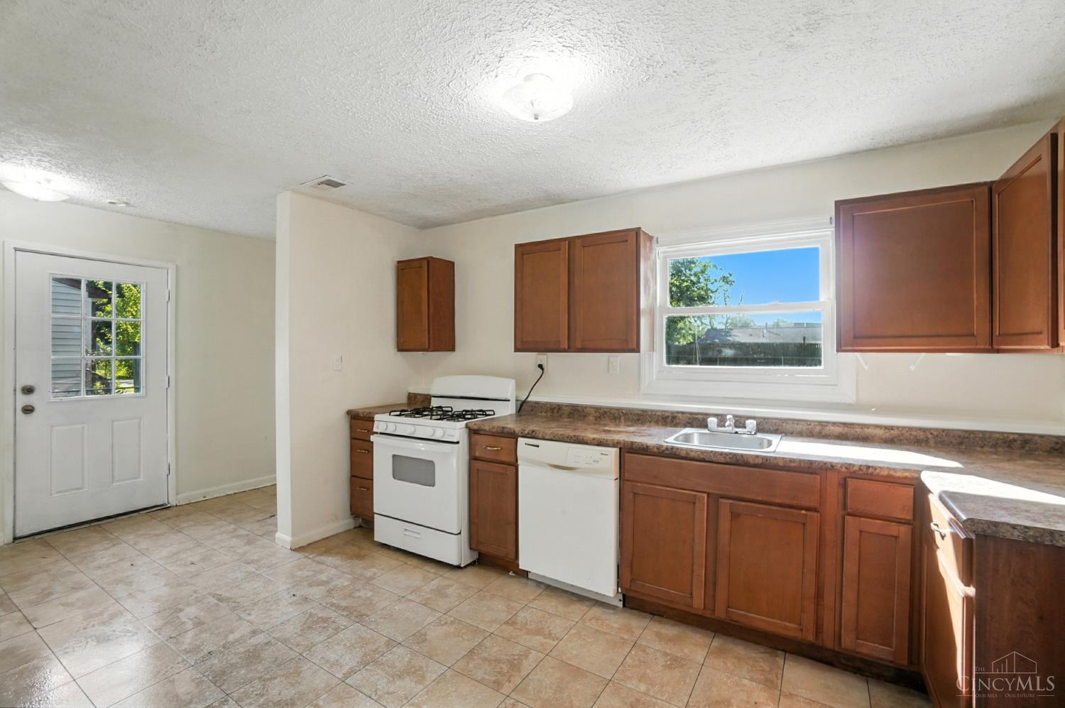 3437 Redskin Drive