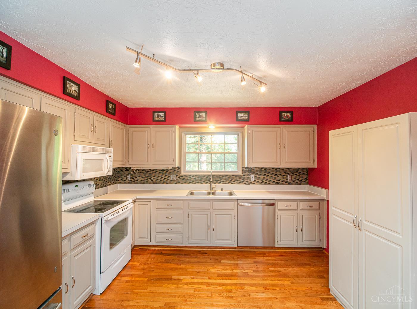 1431 Woodville Pike
