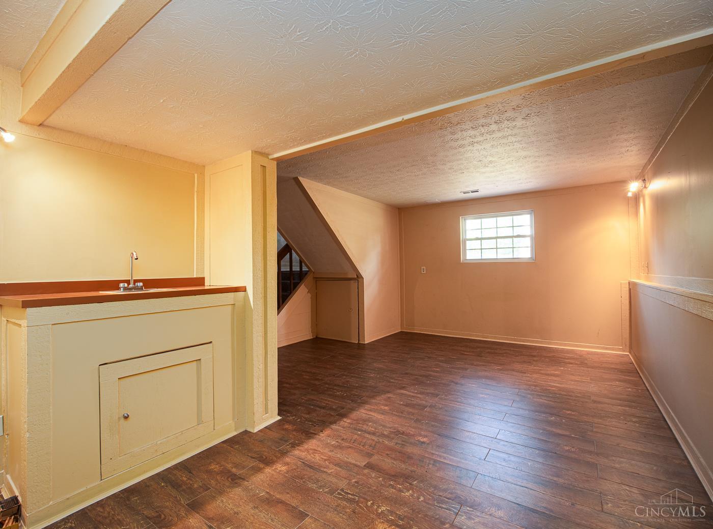 1431 Woodville Pike