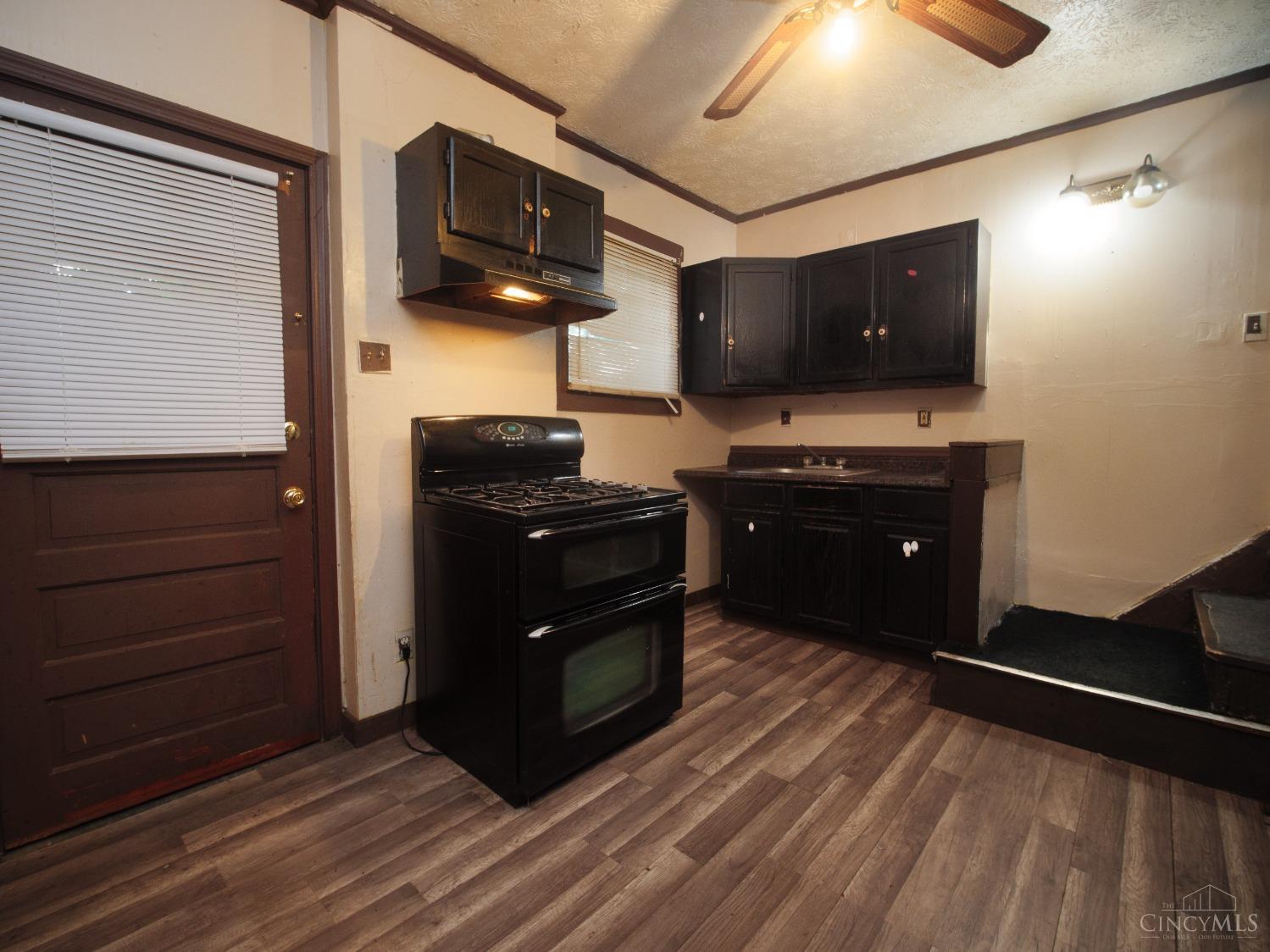 1619 Burgoyne Street