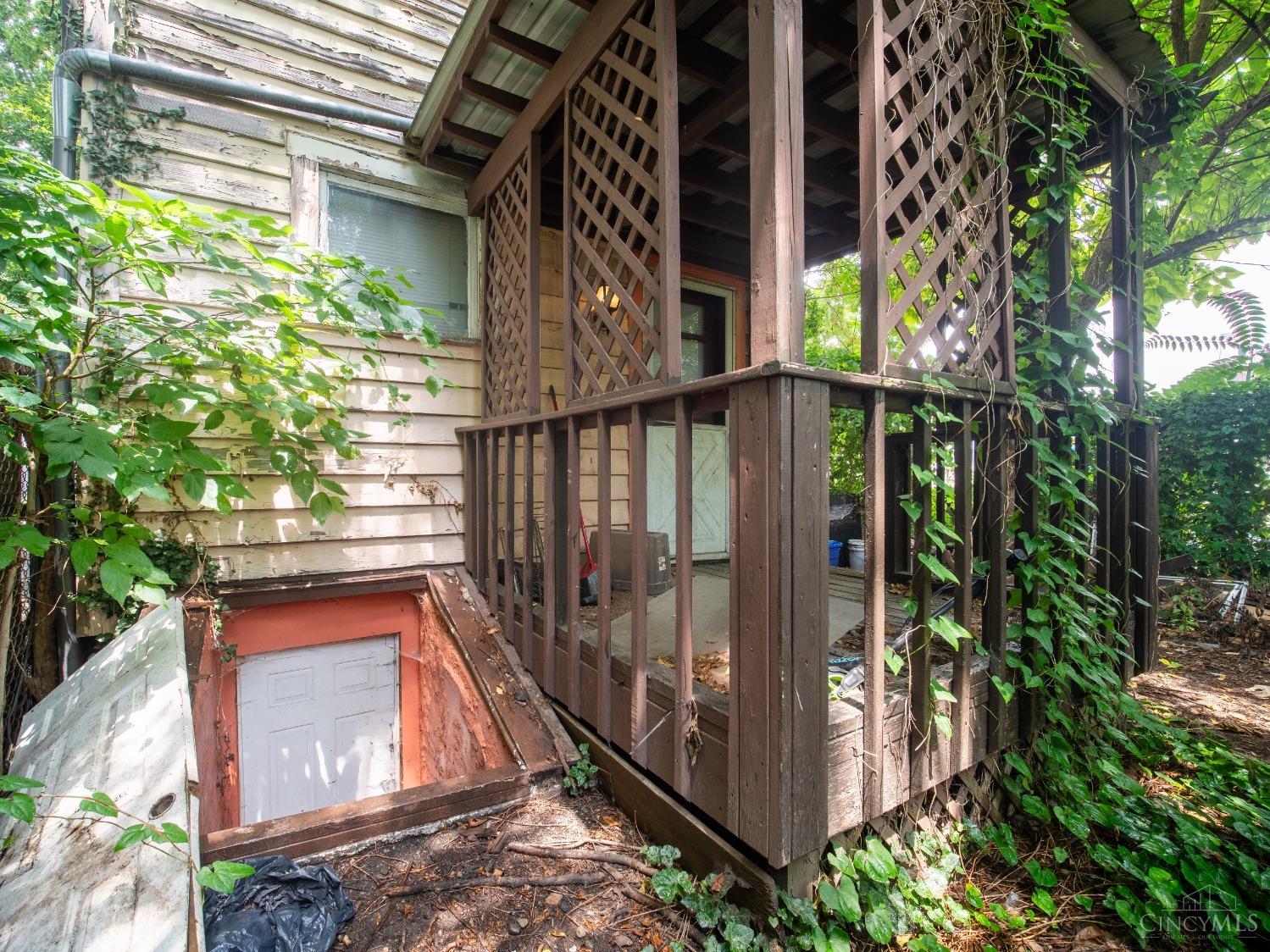 1619 Burgoyne Street