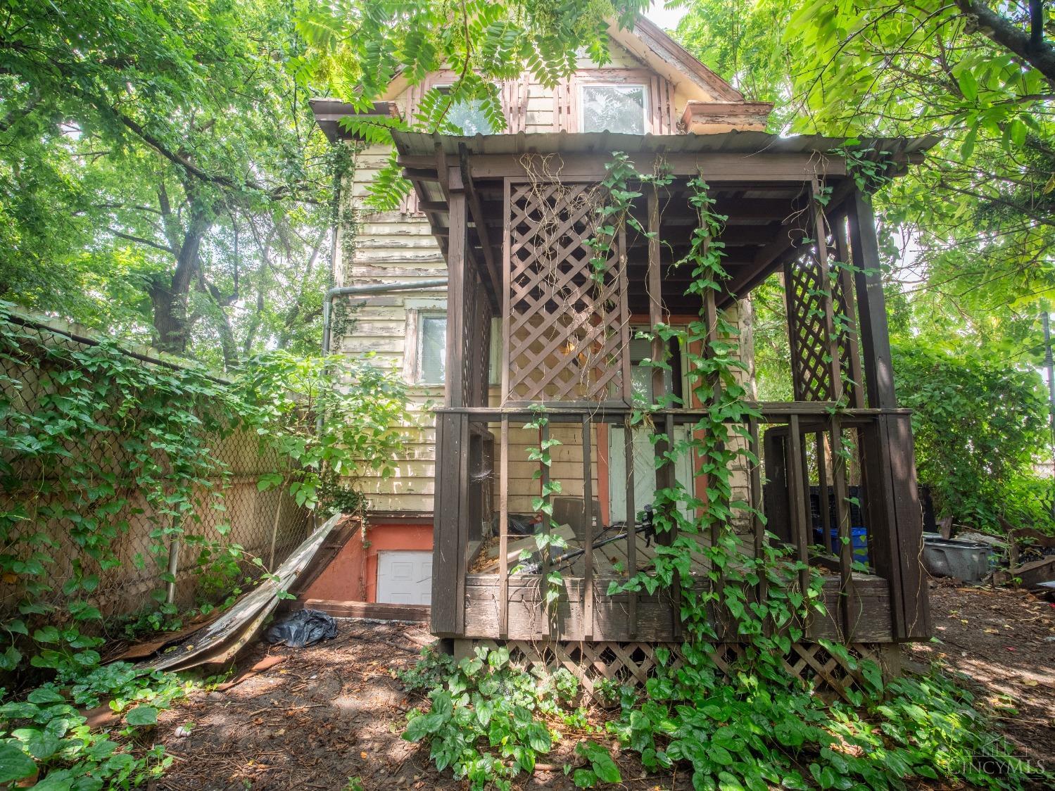 1619 Burgoyne Street