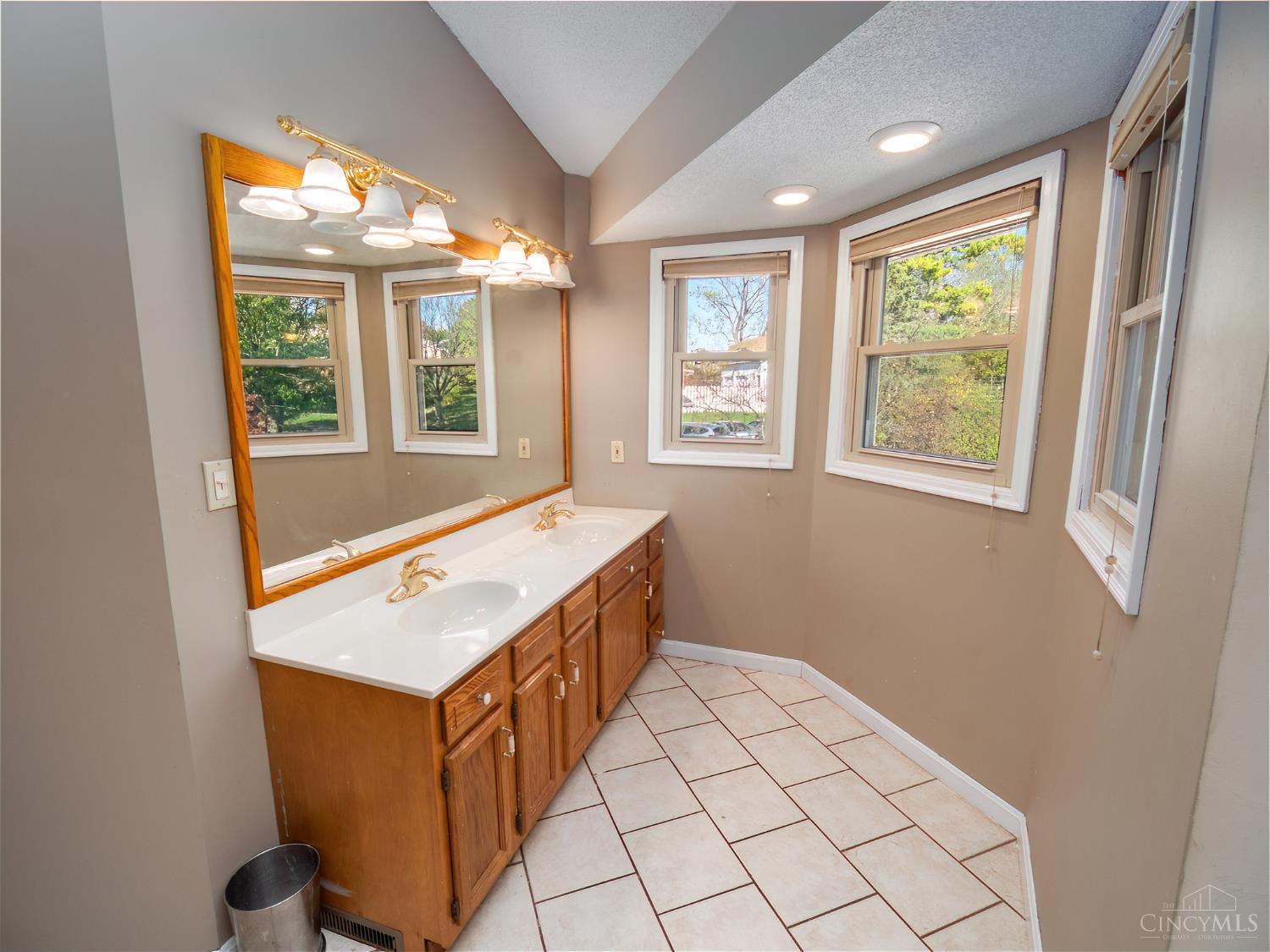 2 Hidden Hills Court