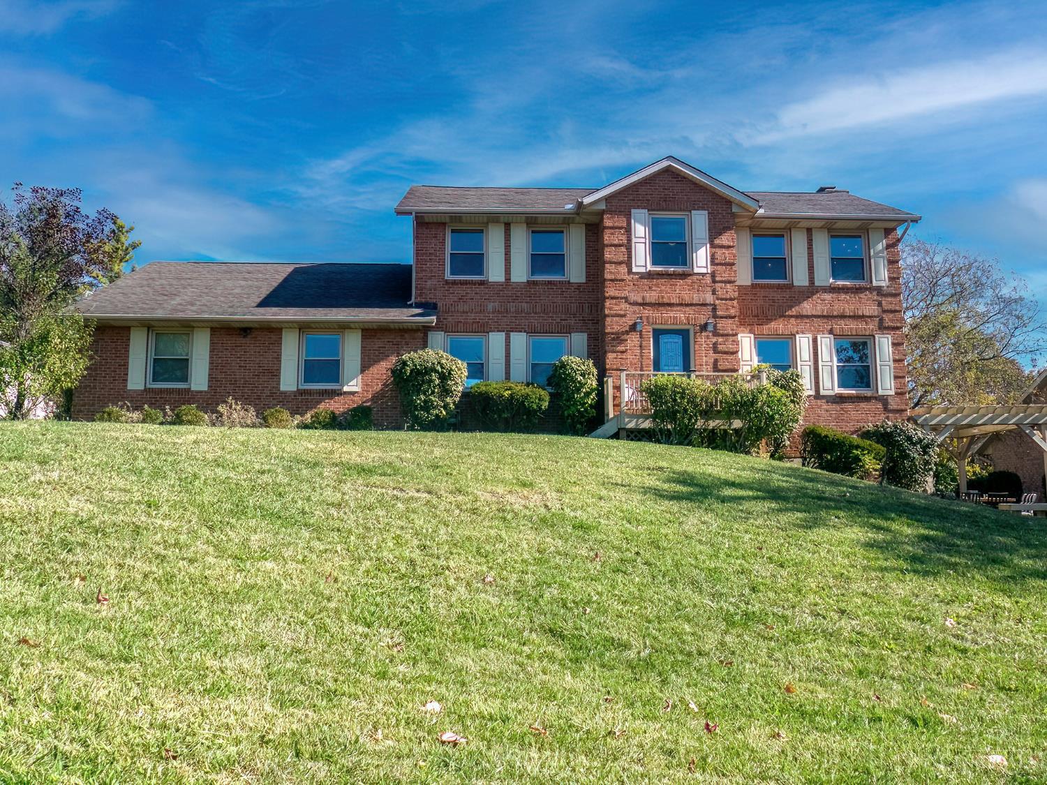 2 Hidden Hills Court