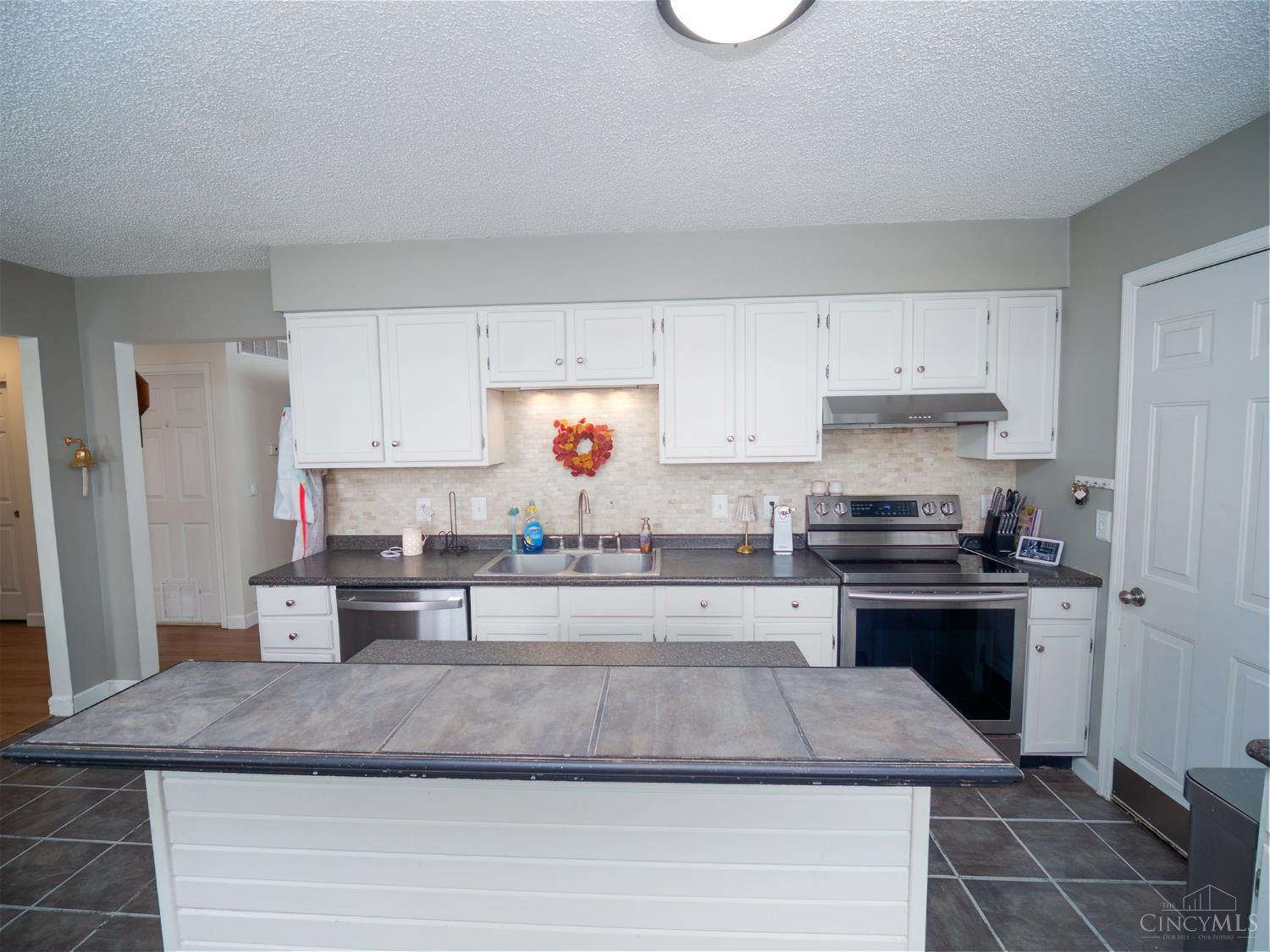 3020 Chickadee Drive