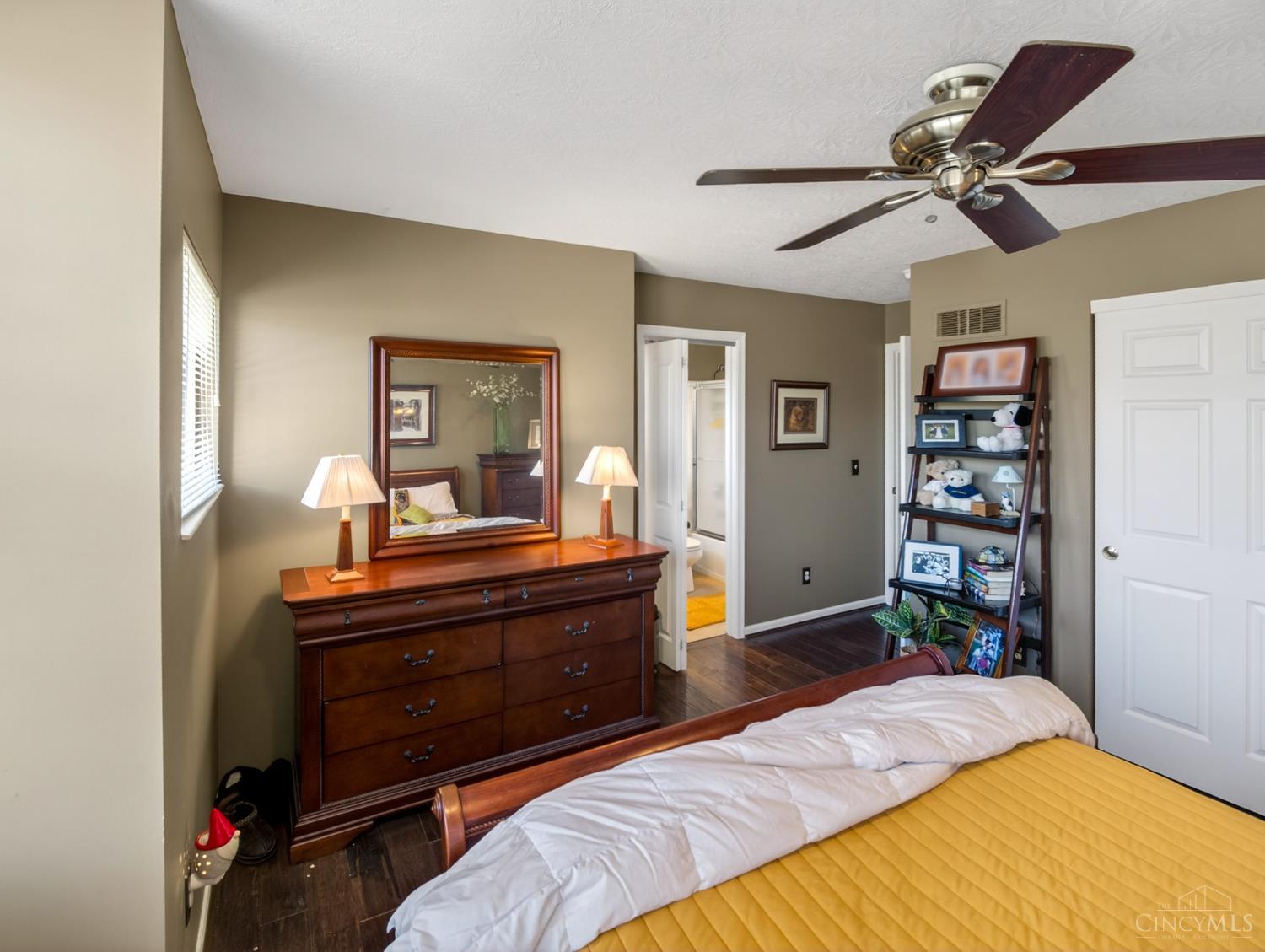 5925 Castlewood 3