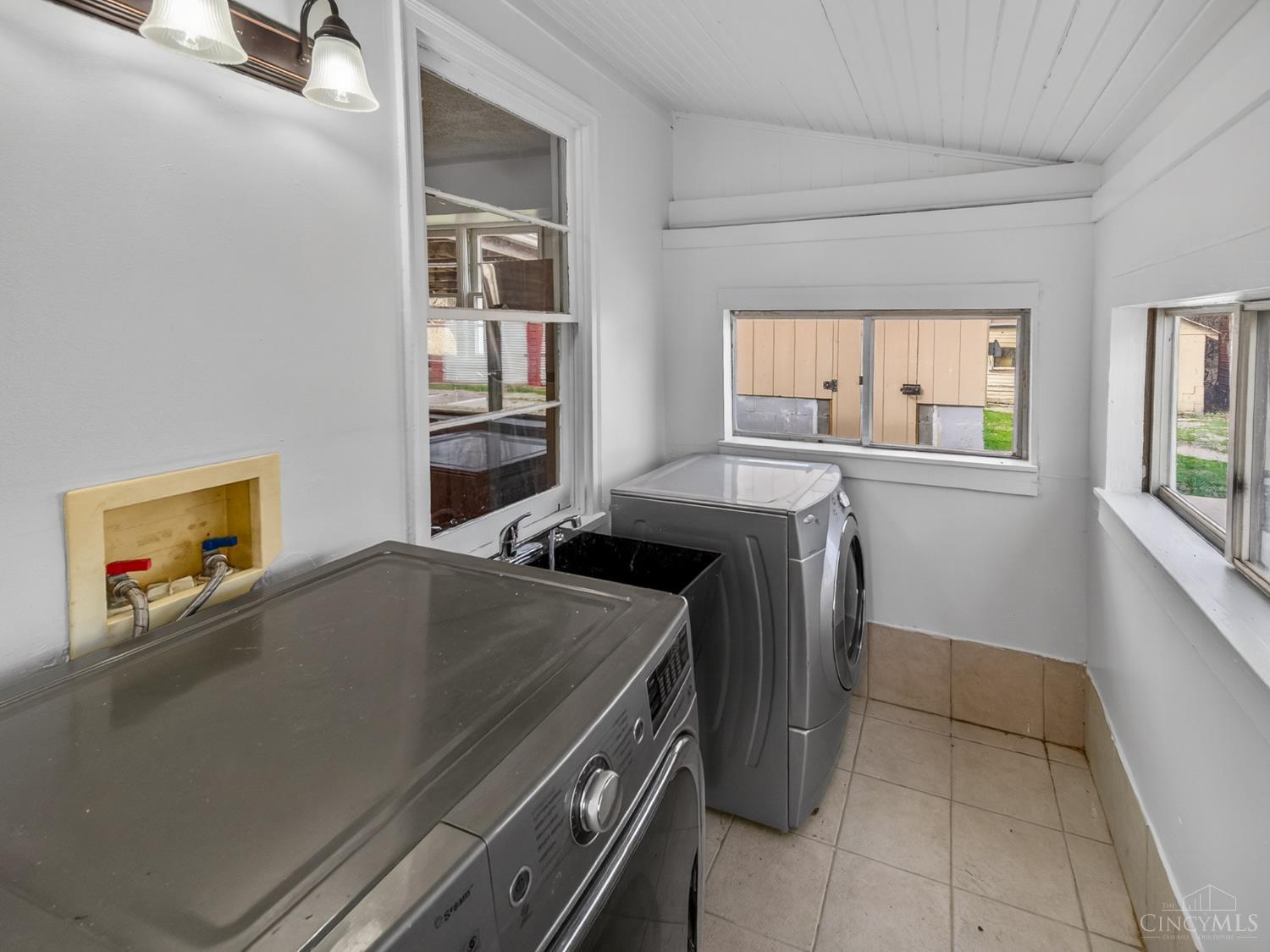 8371 S St Rt 48