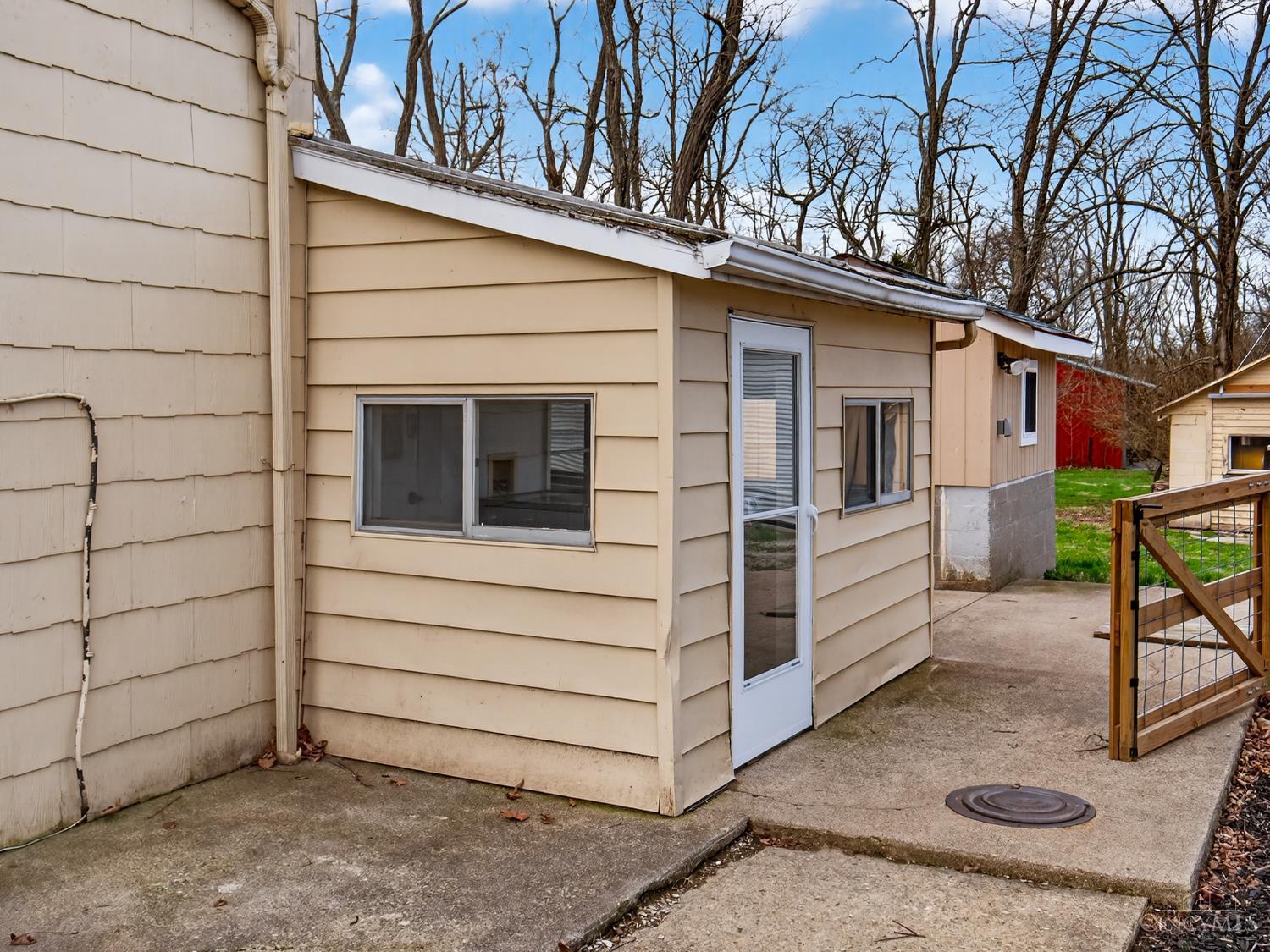 8371 S St Rt 48