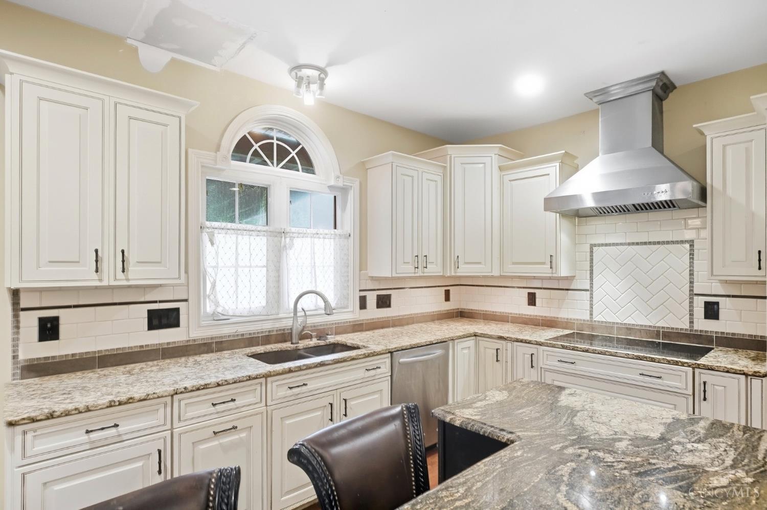 7649 Hunters Trail