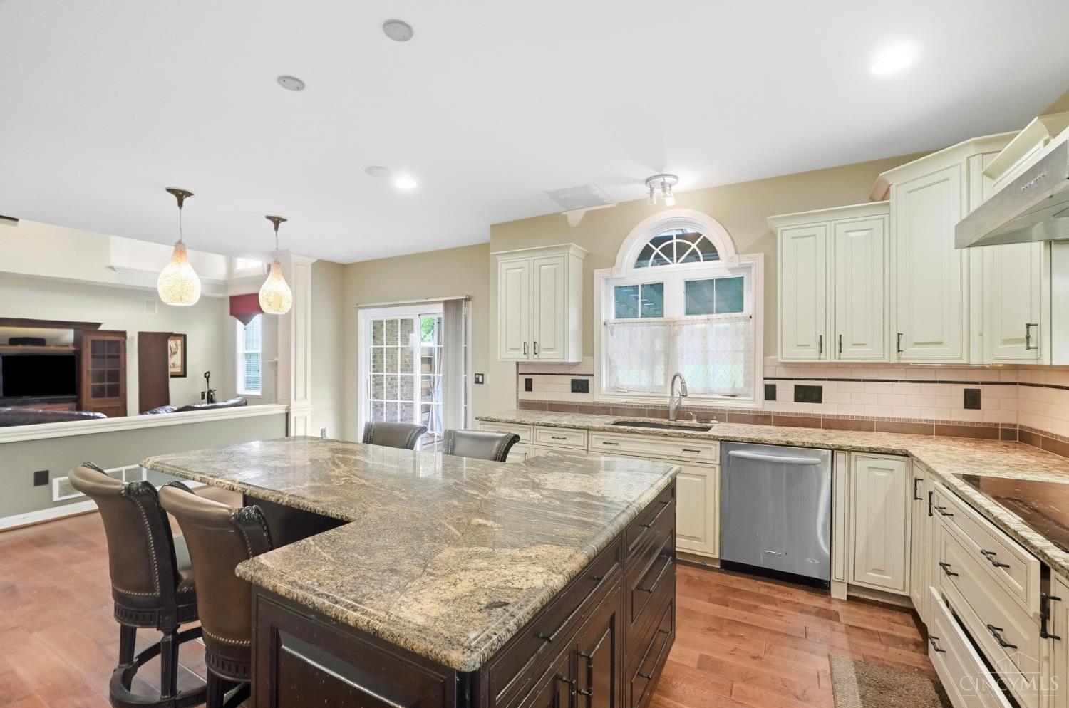 7649 Hunters Trail