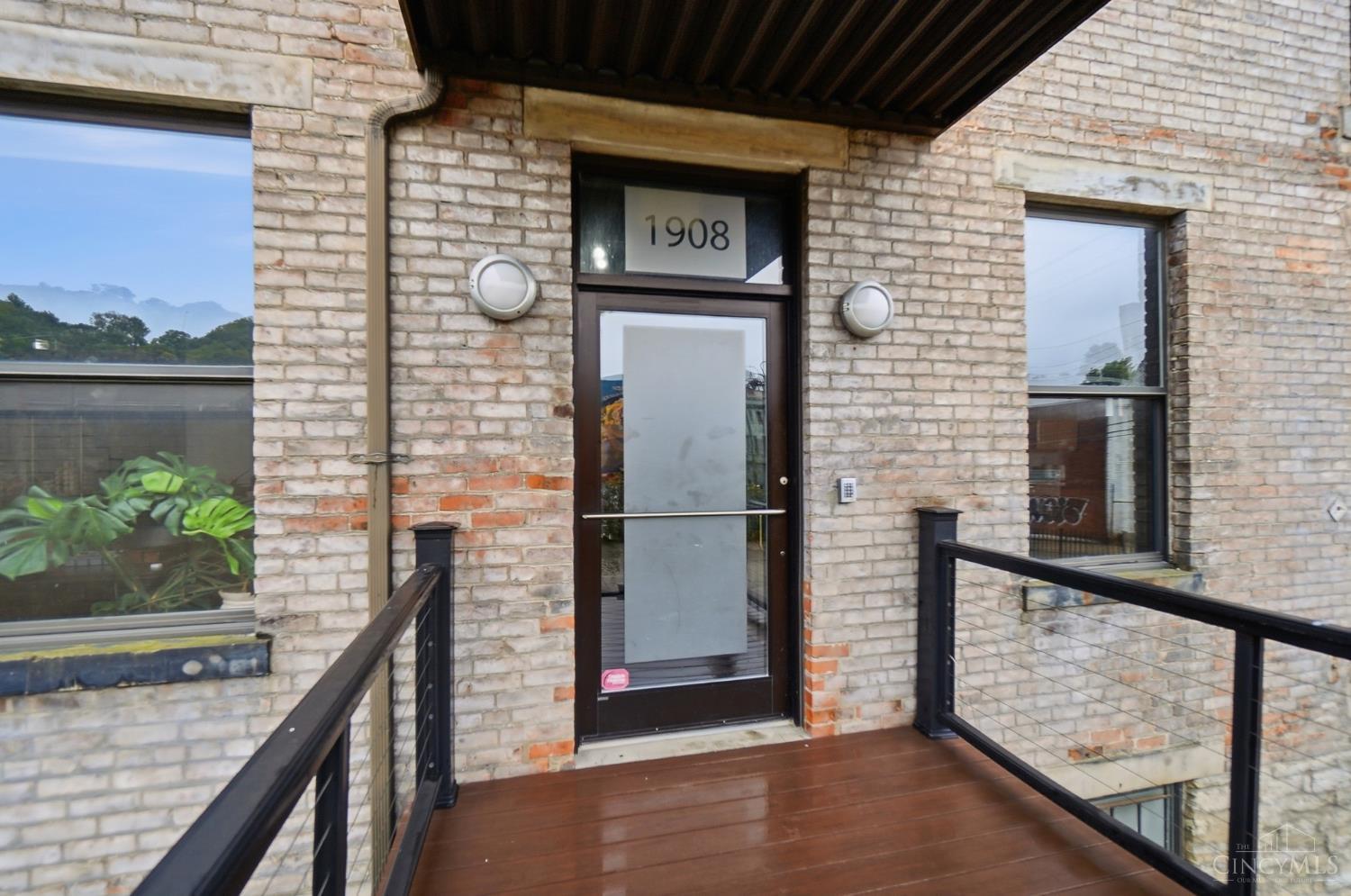 1908 Dunlap Street Unit: 1W