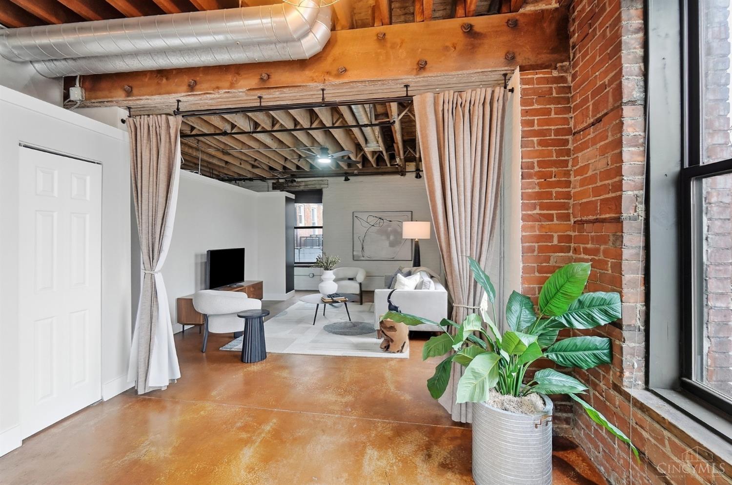 1908 Dunlap Street Unit: 1W
