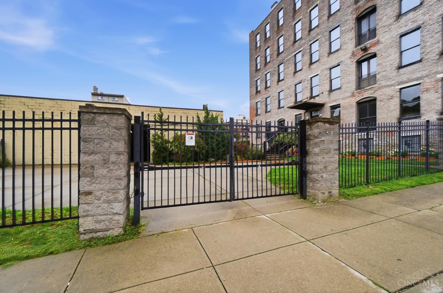 1908 Dunlap Street Unit: 1W