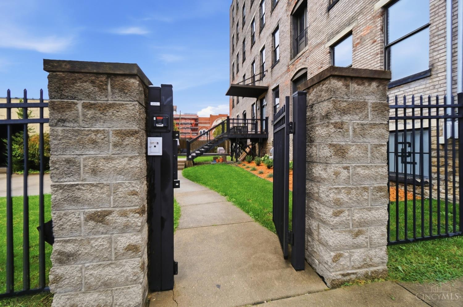 1908 Dunlap Street Unit: 1W