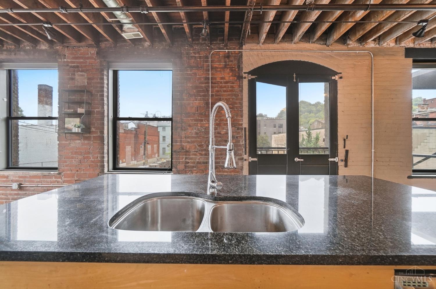 1908 Dunlap Street Unit: 1W