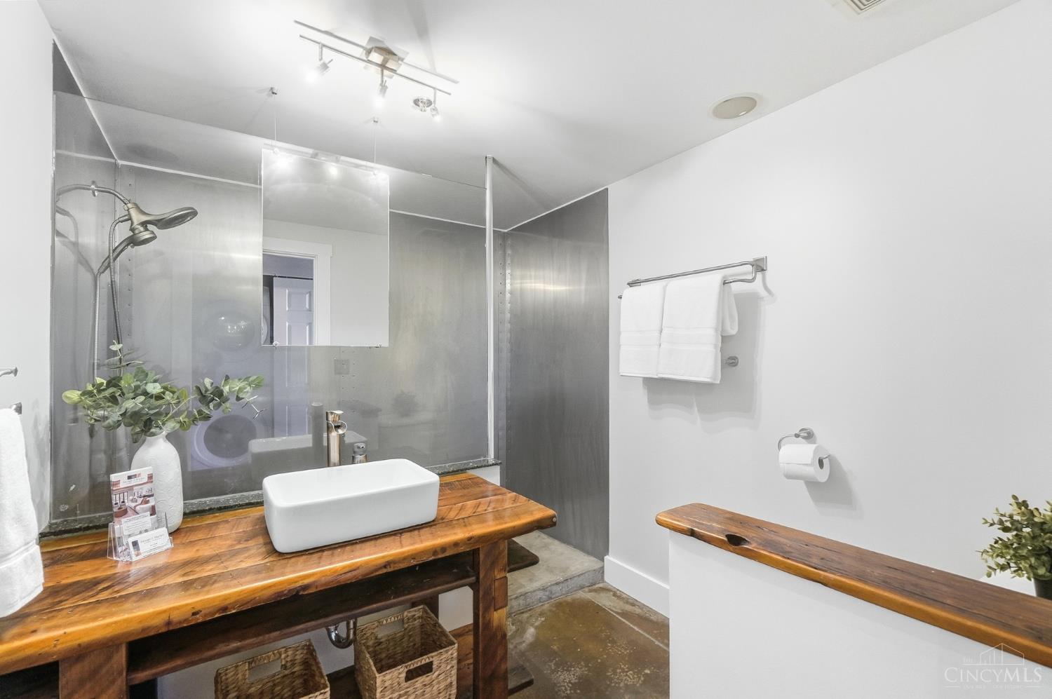 1908 Dunlap Street Unit: 1W