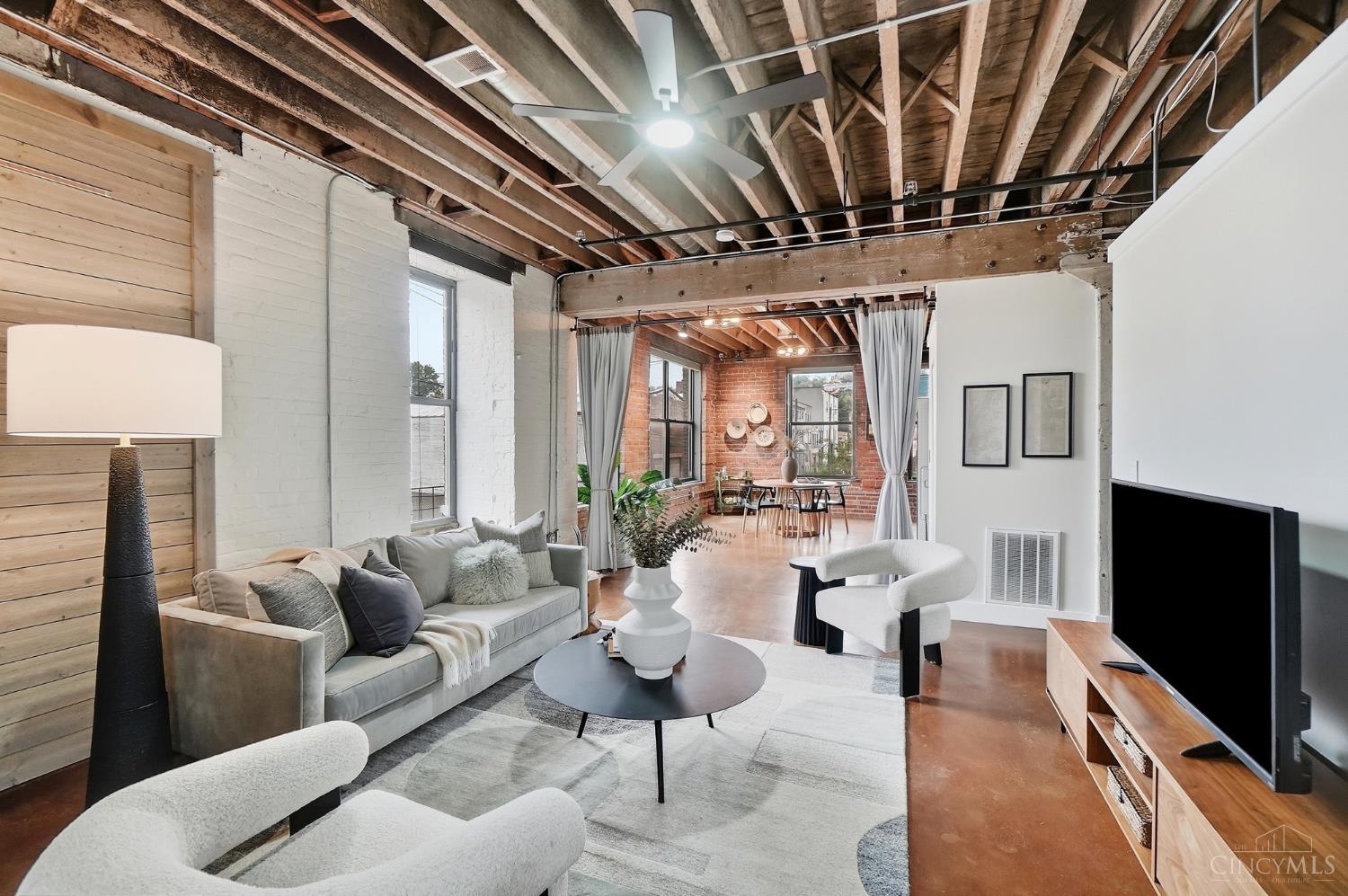 1908 Dunlap Street Unit: 1W