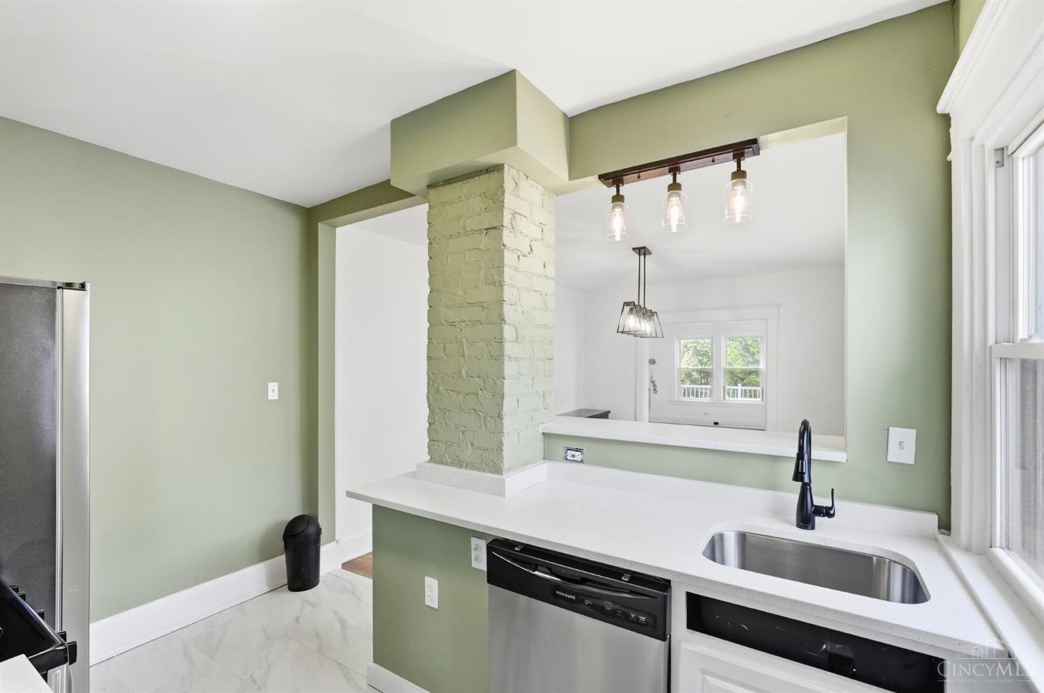4020 Forest Avenue Unit: 2
