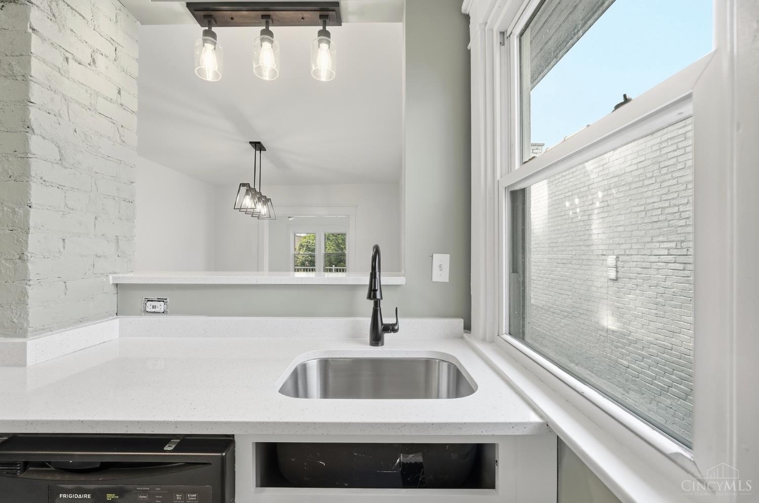 4020 Forest Avenue Unit: 2